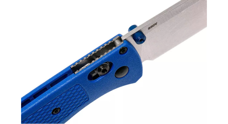 Ніж Benchmade Bugout, лезо 82мм CPM S30V, руків'я Polymer Blue, Crossbar Lock - 535